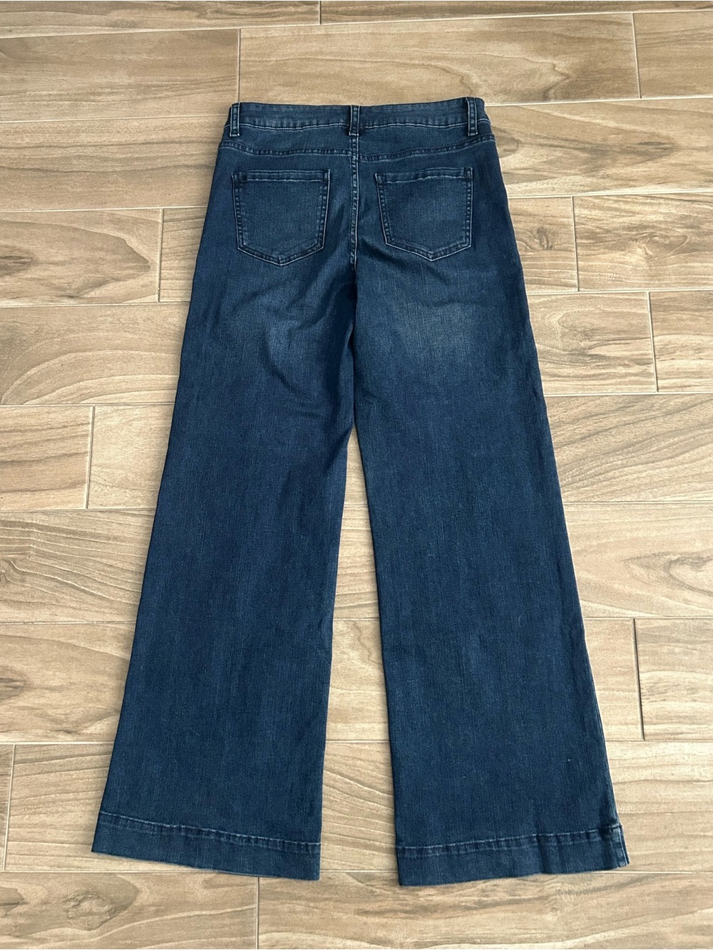 Time and Tru High-Rise Wide Leg Jeans | Size 8 - Picture 2 of 5